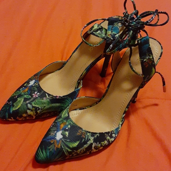 Chase + Chloe Shoes - Lace up pumps